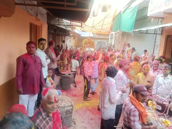 फूलडोल महोत्सव मनाया