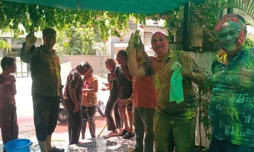 दाह संस्कार के दौरान मधुमक्खियों का हमला, 4 दर्जन लोग घायल