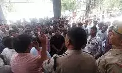 ट्रैक्टर की टक्कर से बाइक सवार की मौत,   कलेक्ट्रेट पर  प्रदर्शन