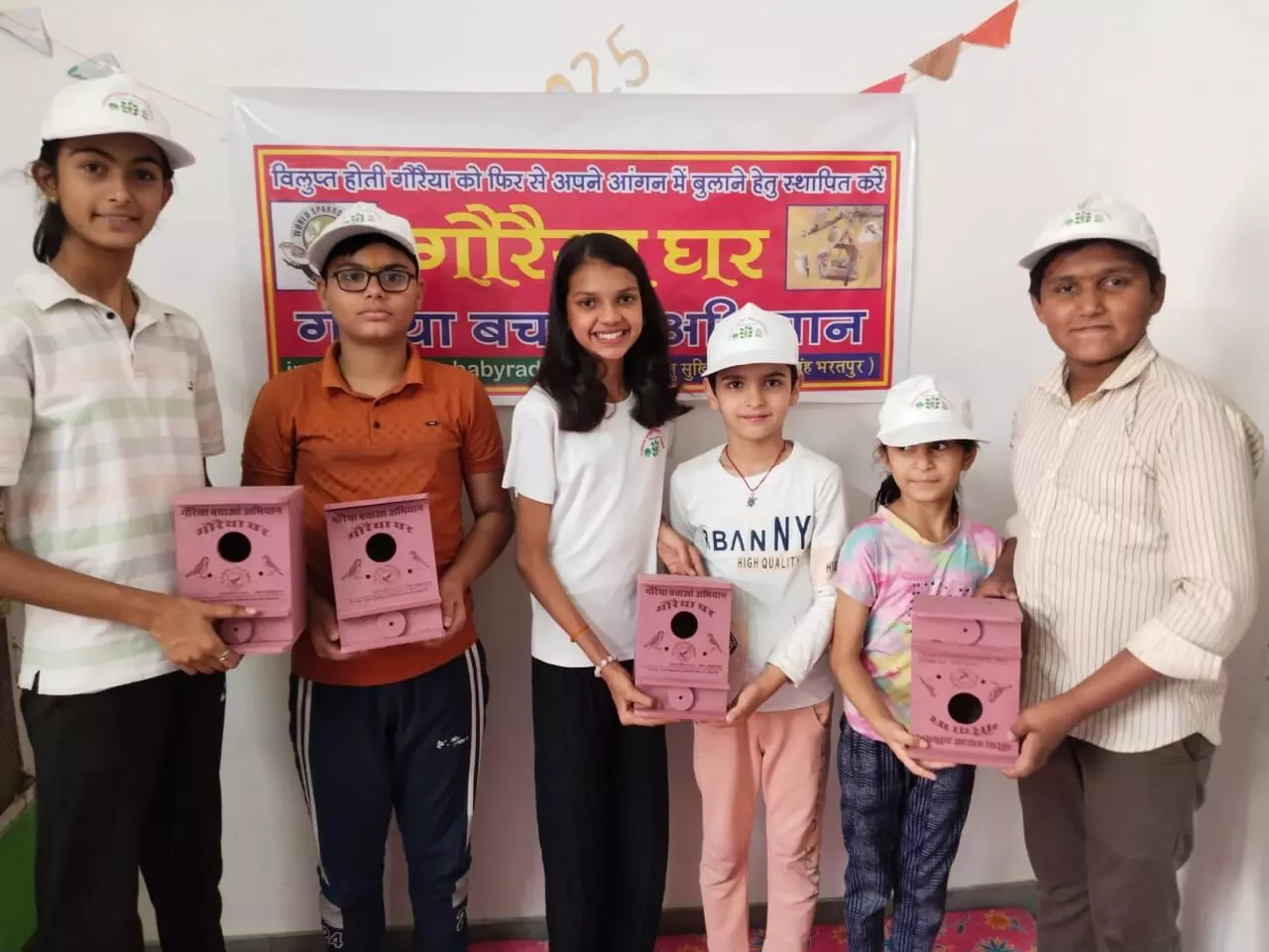 विश्व दिवस: पर विलुप्त होती गौरैया के सरक्षण हेतु जागरूकता अभियान चलाया विश्व दिवस: पर विलुप्त होती गौरैया के सरक्षण हेतु जागरूकता अभियान चलाया