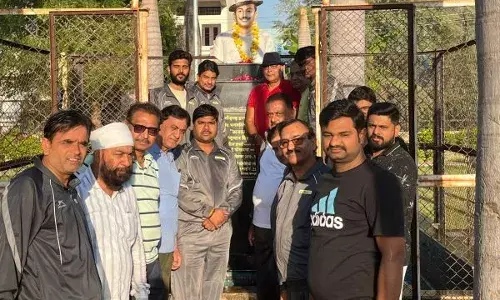 शहीद भगत सिंह सुखदेव राजगुरु को श्रद्धांजलि देकर याद किया