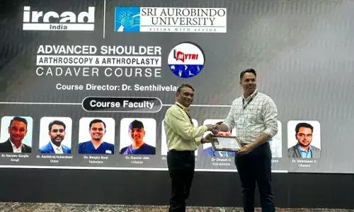 रोबोट द्वारा कंधे की सर्जरी करने पर डॉक्टर माली का इंदौर में सम्मान किया