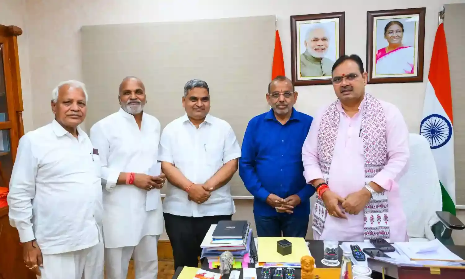 महावीर जयंती महोत्सव का मुख्यमंत्री को दिया निमंत्रण