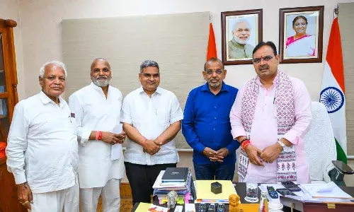 महावीर जयंती महोत्सव का मुख्यमंत्री को दिया निमंत्रण