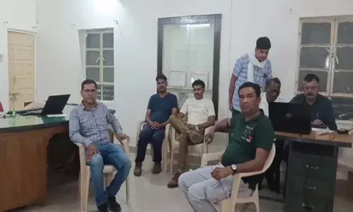 वन विभाग का रेंजर व सहायक वनपाल 1.98 लाख की घूस लेते गिरफ्तार