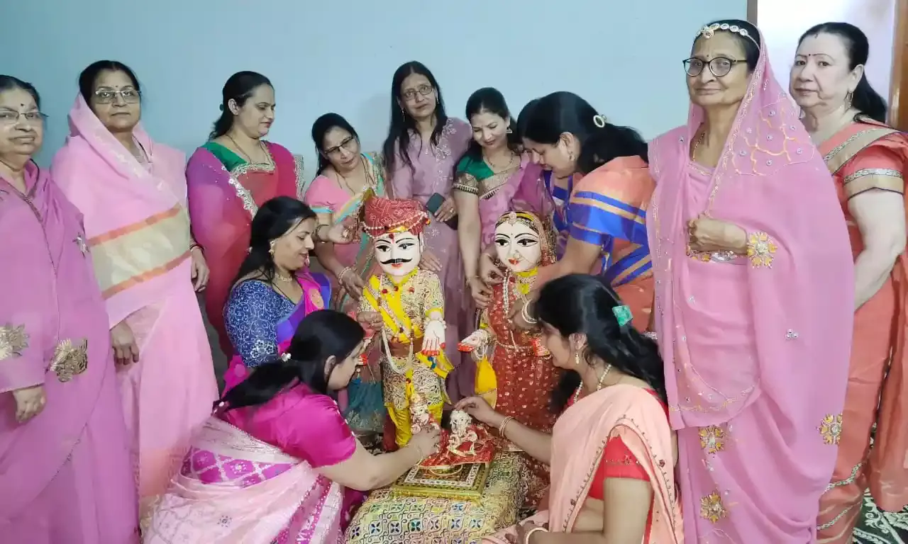 गणगौर की प्रतिमाओं का किया श्रृंगार