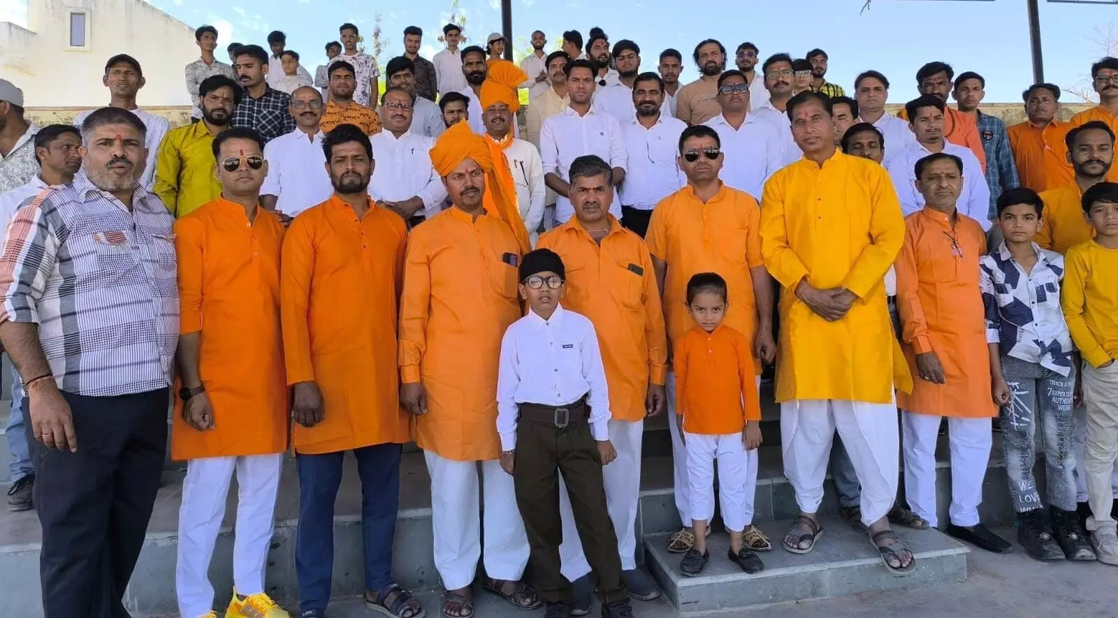 हिन्दी नववर्ष पर निकाली भगवा वाहन रैली हिन्दी नववर्ष पर निकाली भगवा वाहन रैली