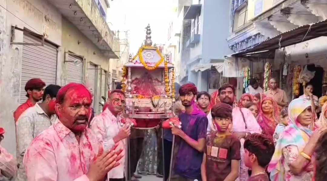 ऐसा महोत्सव जहां घर-घर दर्शन देने पधारते हैं ठाकुर जी ऐसा महोत्सव जहां घर-घर दर्शन देने पधारते हैं ठाकुर जी