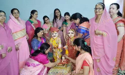 गणगौर की प्रतिमाओं का किया श्रृंगार गणगौर की प्रतिमाओं का किया श्रृंगार