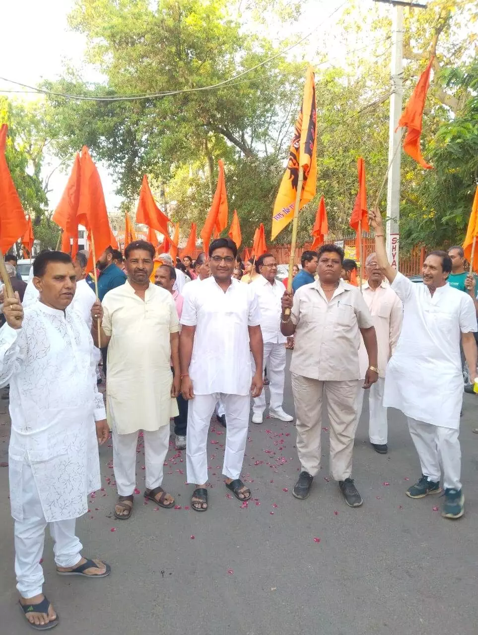 प्रभात फेरी संग मनाया - नव वर्ष महोत्सव