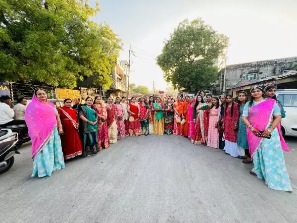 ईसर-पार्वती की हुई पूजा, निकाली सवारी, हुआ गीतों व नृत्यों का आयोजन