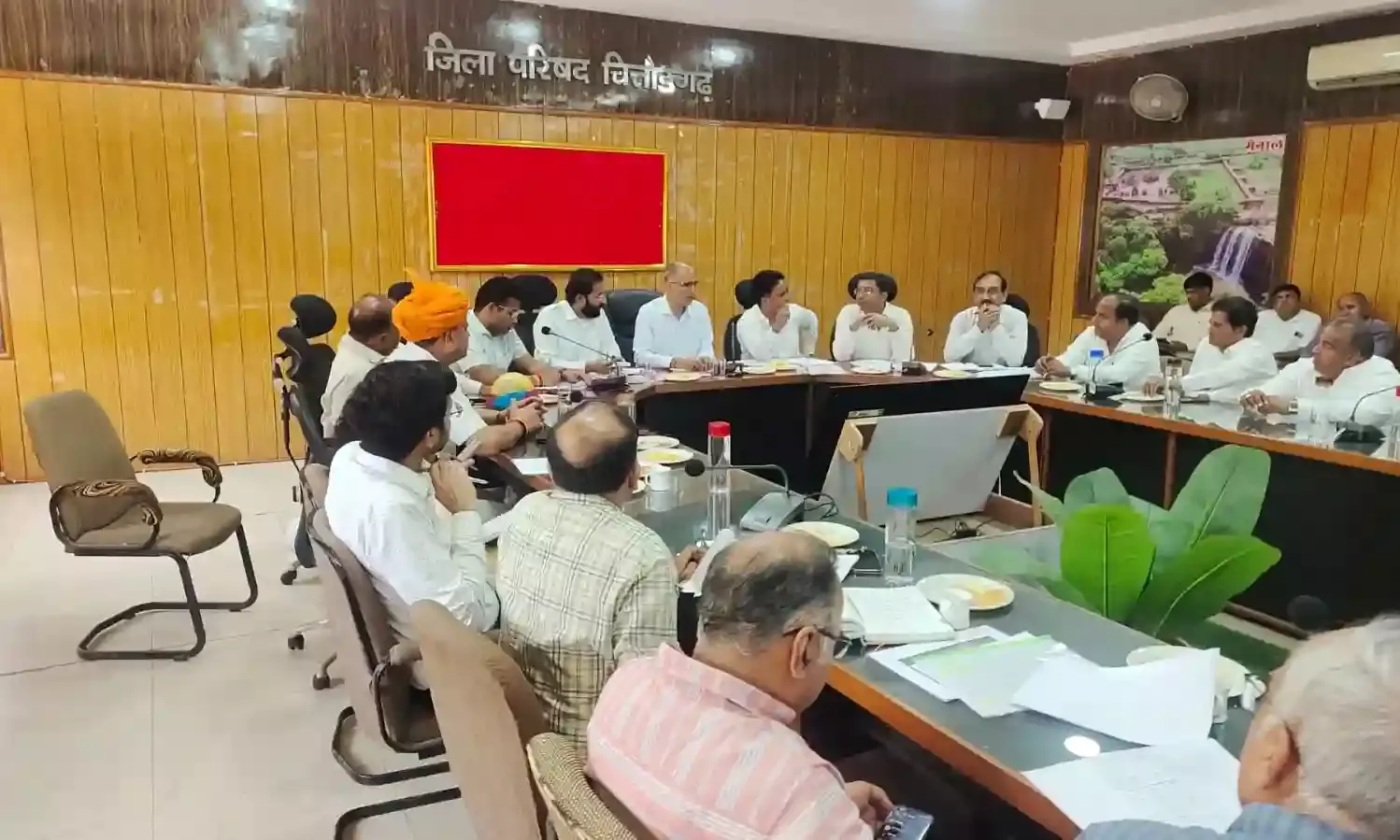 जन स्वास्थ्य अभियांत्रिकी एवं भूजल मंत्री कन्हैयालाल चौधरी की समीक्षा बैठक