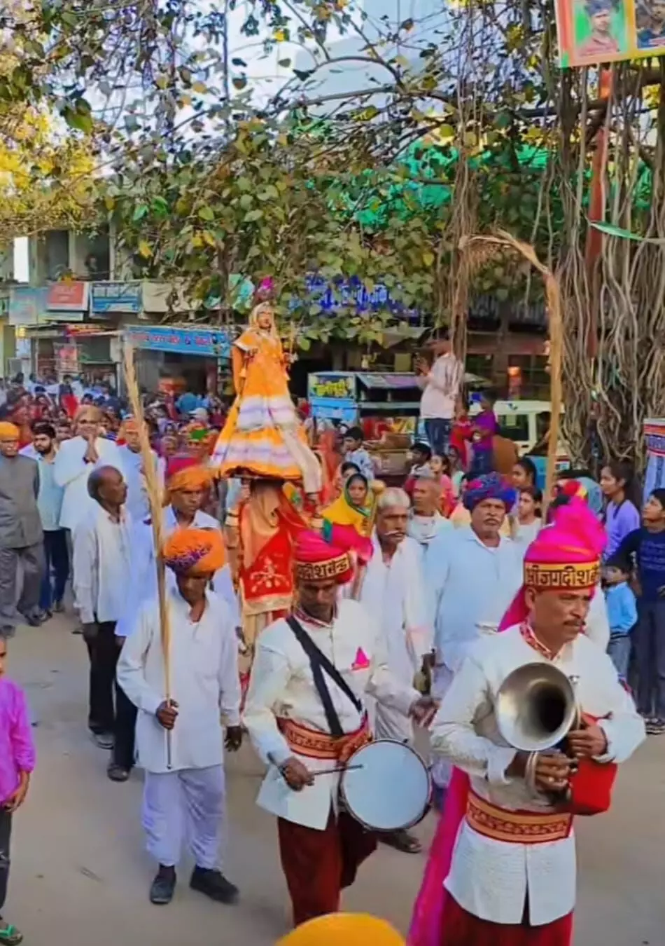 बनेड़ा में निकली गणगौर माता की शाही सवारी, लगभग 300 साल पुरानी है परंपरा बनेड़ा में निकली गणगौर माता की शाही सवारी, लगभग 300 साल पुरानी है परंपरा
