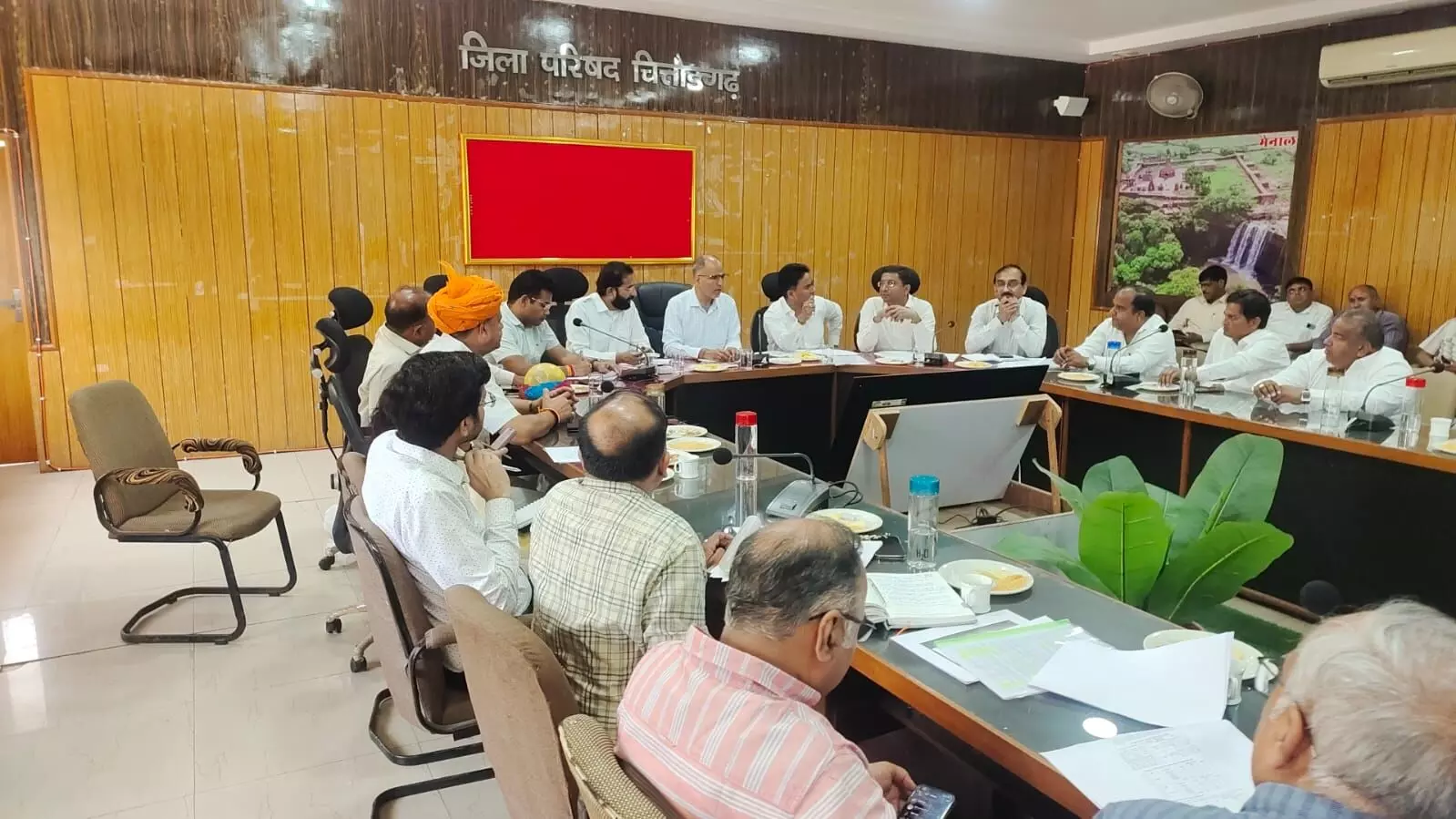 जन स्वास्थ्य अभियांत्रिकी एवं भूजल मंत्री कन्हैयालाल चौधरी की समीक्षा बैठक जन स्वास्थ्य अभियांत्रिकी एवं भूजल मंत्री कन्हैयालाल चौधरी की समीक्षा बैठक