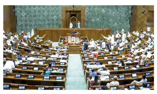 संसद में मौजूद रहें सभी सांसद, लोकसभा में कल पेश होगा वक्फ बिल