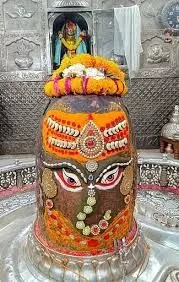 भस्म आरती में श्री गणेश स्वरूप में श्रृंगारित हुए बाबा महाकाल भस्म आरती में श्री गणेश स्वरूप में श्रृंगारित हुए बाबा महाकाल