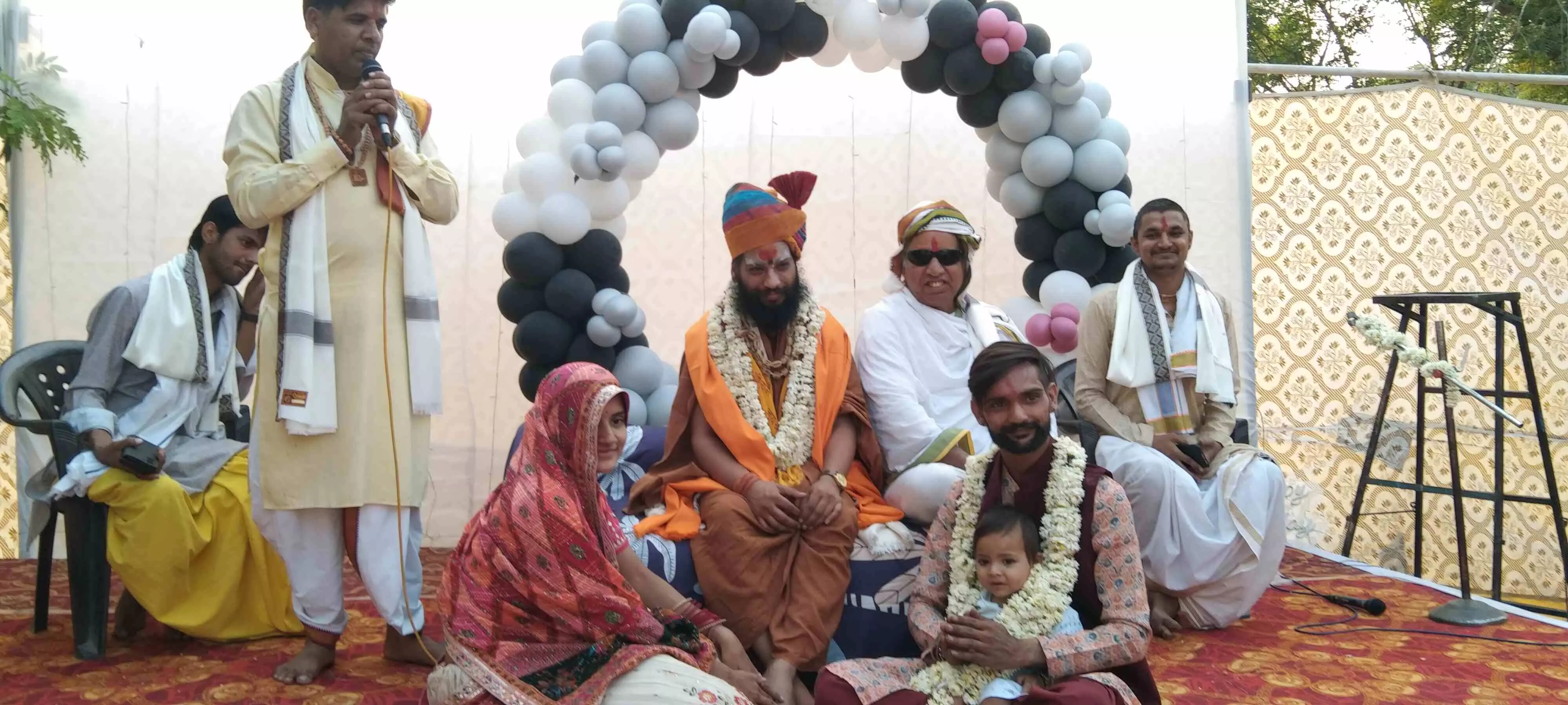महामंडलेश्वर अनुज दास महाराज का हुआ स्वागत महामंडलेश्वर अनुज दास महाराज का हुआ स्वागत