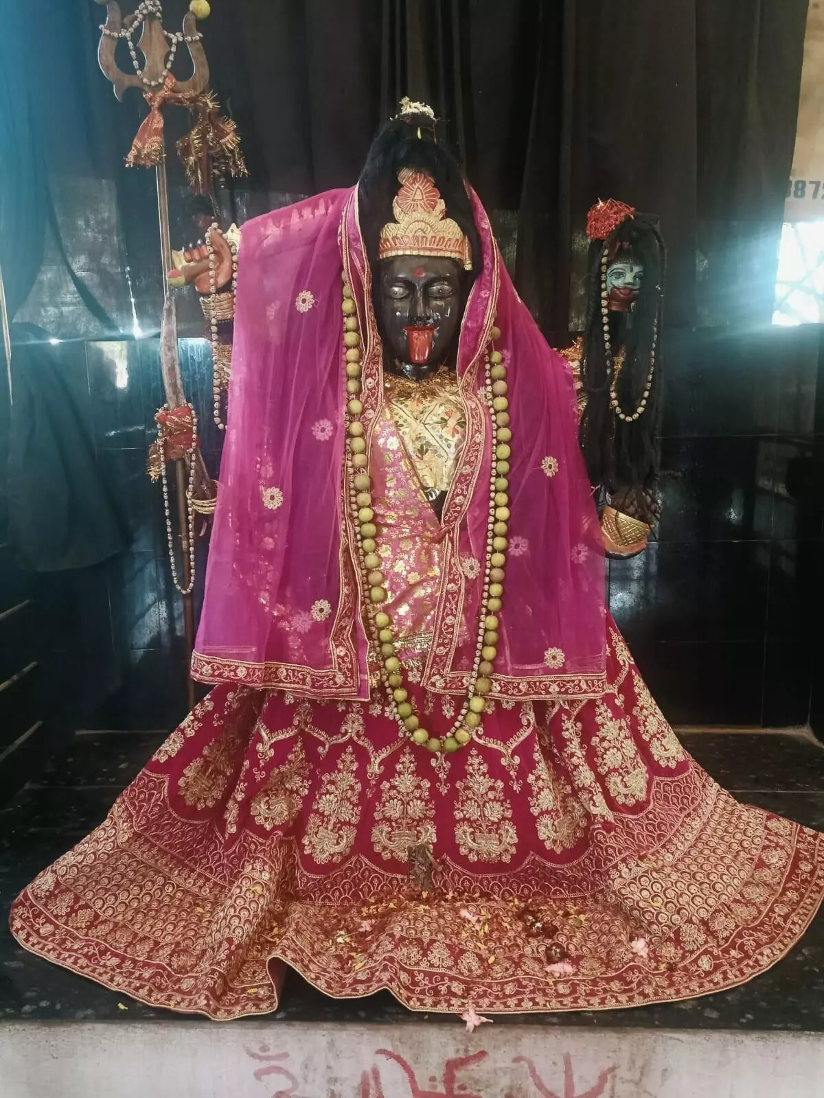 नवरात्र में शमशान में गूंज रहे मां काली के जयकारे, रोज हो रहा भव्य श्रृंगार, 6 को होगा 151 कुंडीय महायज्ञ नवरात्र में शमशान में गूंज रहे मां काली के जयकारे, रोज हो रहा भव्य श्रृंगार, 6 को होगा 151 कुंडीय महायज्ञ