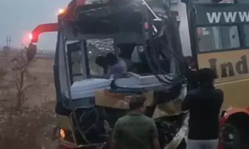 बस से टक्कर के बाद पीछे से आ रही प्राइवेट बस ने कार को रौंदा, पांच लोगों की मौत