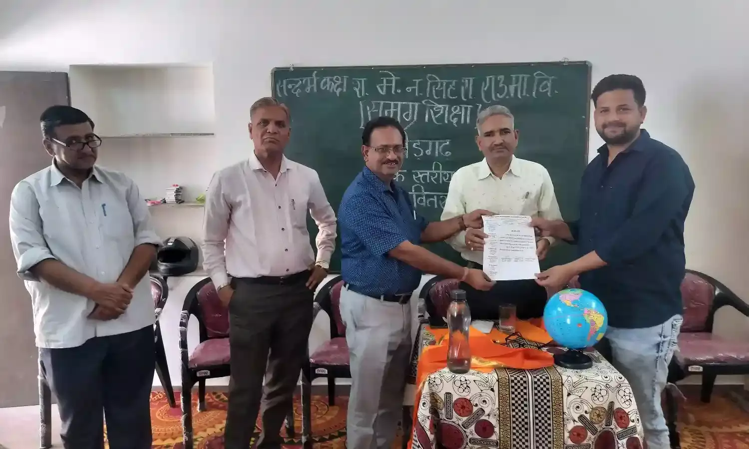 चित्तौड़गढ़ ब्लॉक के 50 उच्च प्राथमिक विद्यालय में वितरित किये गये ग्लोब
