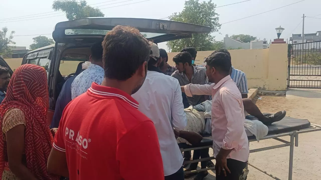 ट्रैक्टर- ट्रॉली ने बाइक को मारी टक्कर, दो घायल ट्रैक्टर- ट्रॉली ने बाइक को मारी टक्कर, दो घायल