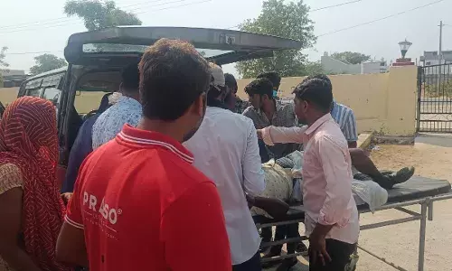 ट्रैक्टर- ट्रॉली ने बाइक को मारी टक्कर, दो घायल