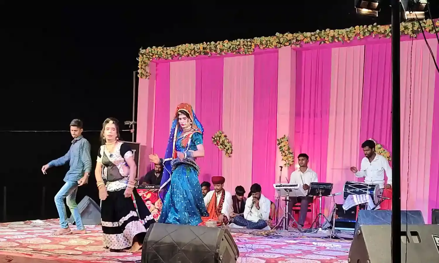 भगवान देवनारायण की गाथा का किया बखान भगवान देवनारायण की गाथा का किया बखान