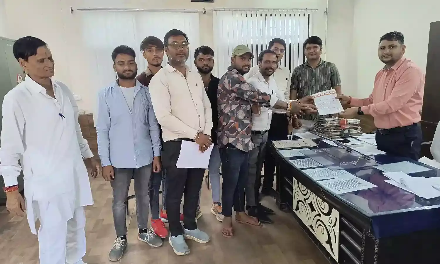 भारतीय मजदूर संघ ने उपश्रम आयुक्त को सौंपा ज्ञापन