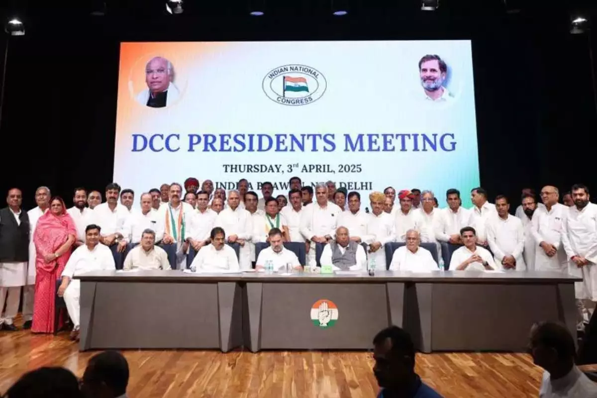 पायलट और डोटासरा के सामने आलाकमान से उलझे भीलवाड़ा जिलाध्यक्ष अक्षय त्रिपाठी ! राहुल गांधी को सुनाई खरी-खरी पायलट और डोटासरा के सामने आलाकमान से उलझे भीलवाड़ा जिलाध्यक्ष अक्षय त्रिपाठी ! राहुल गांधी को सुनाई खरी-खरी