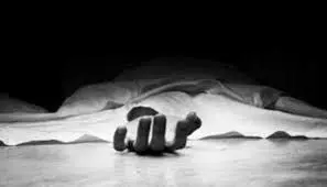 सुलभ शौचालय के पास अचेत मिला युवक, घर ले गये परिजन, खाना खिलाया, फिर तोड़ दिया दम सुलभ शौचालय के पास अचेत मिला युवक, घर ले गये परिजन, खाना खिलाया, फिर तोड़ दिया दम