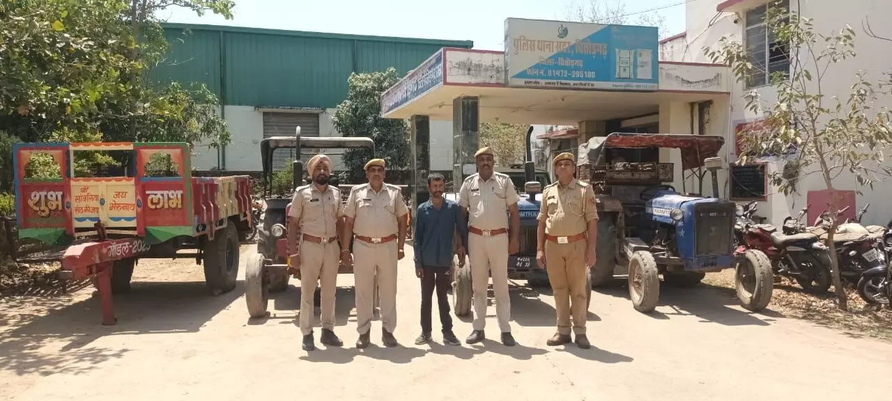 किराये से ट्रेक्टर व ट्रोली धोखाधडी करने वाला आरोपी गिरफ्तार, तीन ट्रेक्टर कम्प्रेशर व ट्रोली बरामद किराये से ट्रेक्टर व ट्रोली धोखाधडी करने वाला आरोपी गिरफ्तार, तीन ट्रेक्टर कम्प्रेशर व ट्रोली बरामद