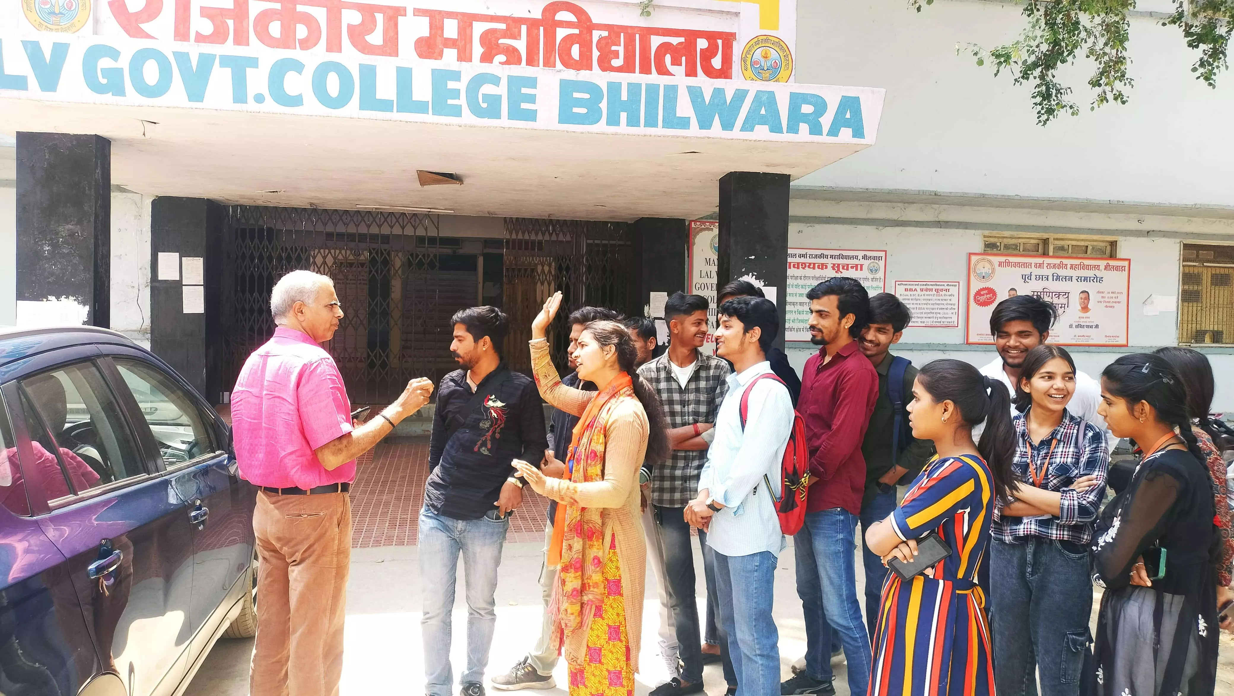 प्राचार्य को ABVP के छात्र नेताओं ने दिया ज्ञापन प्राचार्य को ABVP के छात्र नेताओं ने दिया ज्ञापन