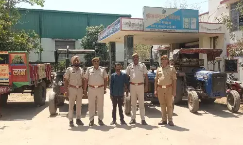 किराये से ट्रेक्टर व ट्रोली   धोखाधडी   करने वाला आरोपी गिरफ्तार, तीन ट्रेक्टर   कम्प्रेशर व   ट्रोली बरामद