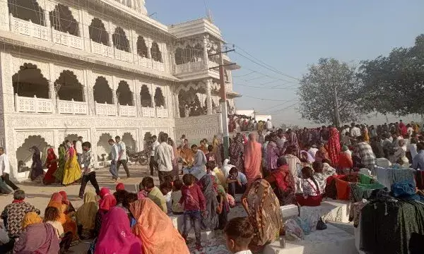 दुर्गा अष्टमी पर धनोप माता मंदिर में उमड़ा आस्था का जन सेलाब, घंटों लाइन में खड़े रहकर श्रद्धालुओं ने किए दर्शन