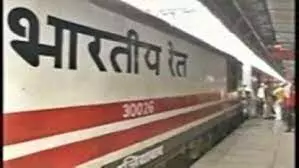 रेलवे ने कबाड़ बेचकर कमा लिए इतने करोड़ रुपए, अब यात्रियों की इन सुविधाओं पर खर्च करने की है तैयारी रेलवे ने कबाड़ बेचकर कमा लिए इतने करोड़ रुपए, अब यात्रियों की इन सुविधाओं पर खर्च करने की है तैयारी