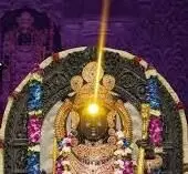 राम नवमी पर रामलला के ललाट पर सूर्य तिलक , श्रद्धालुओं पर ड्रोन से सरयू जल की फुहार राम नवमी पर रामलला के ललाट पर सूर्य तिलक , श्रद्धालुओं पर ड्रोन से सरयू जल की फुहार