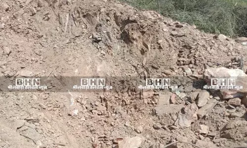 खातेदारी व अलॉटमेंट जमीन पर अवैध खनन, दबंगों ने निकाला क्वार्ट्ज पत्थर