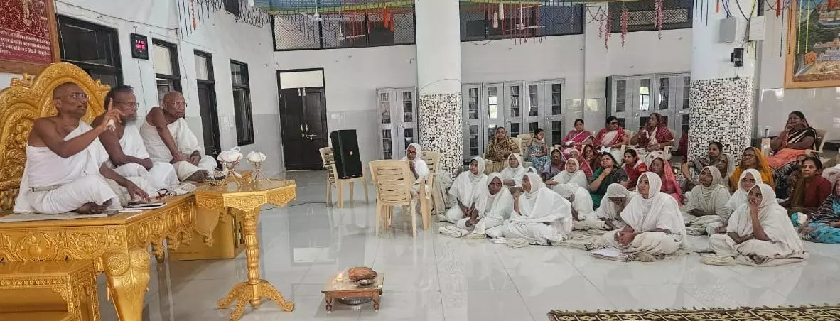 आचार्य भगवंत जैन संघ के राजा होते है : पद्मभूषणरत्न सुरिश्वर महाराज आचार्य भगवंत जैन संघ के राजा होते है : पद्मभूषणरत्न सुरिश्वर महाराज