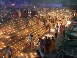 दिन में सूर्य तिलक, सरयू की बौछारे और शाम को दीपको की जगमगाहट दिन में सूर्य तिलक, सरयू की बौछारे और शाम को दीपको की जगमगाहट