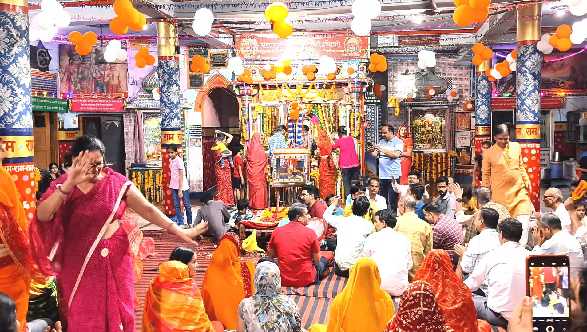 नवरात्रि में माँ दधिमथी मंदिर में लगी भक्तों की भीड़