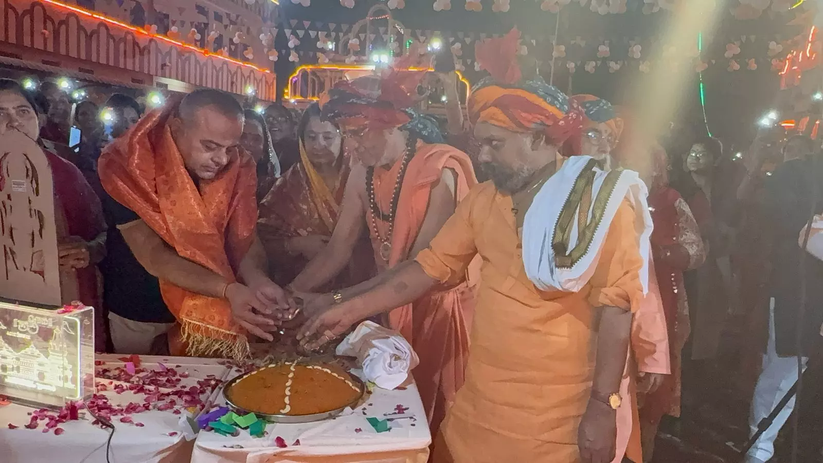 भव्य आतिशबाजी कर हर्षोल्लास से मनाया रामनवमी पर्व भव्य आतिशबाजी कर हर्षोल्लास से मनाया रामनवमी पर्व