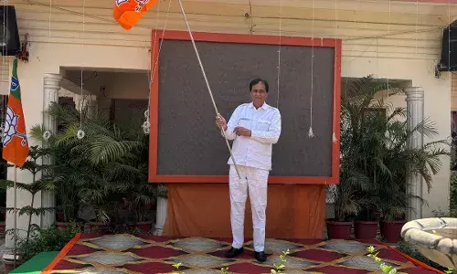 भाजपा के 46 वें स्थापना दिवस पर कृपलानी ने प्रदेश कार्यालय पर फहराया ध्वज