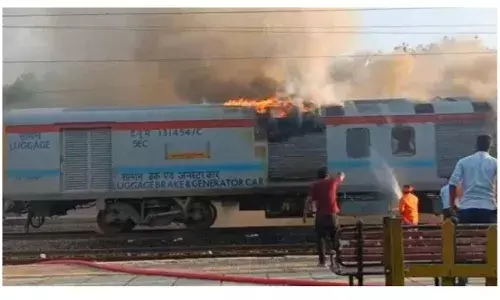 बीकानेर-बिलासपुर एक्सप्रेस के जनरेटर कोच में लगी आग लगी, यात्रियों में हड़कंप
