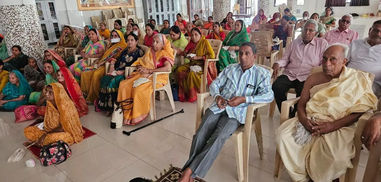 चौथा दिन : उपाध्याय भगवन ज्ञान के अपार सागर होते है - आचार्य महाराज चौथा दिन : उपाध्याय भगवन ज्ञान के अपार सागर होते है - आचार्य महाराज