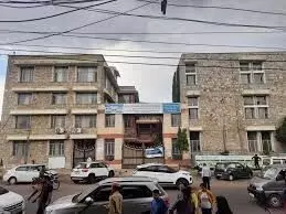 कॉलेज में एयरगन लेकर घुसी छात्रा ने जमकर मचाया हंगामा, की तोड़फोड़ कॉलेज में एयरगन लेकर घुसी छात्रा ने जमकर मचाया हंगामा, की तोड़फोड़