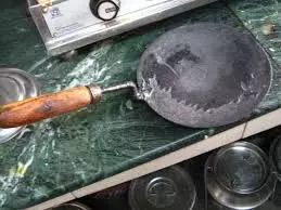 रसोई में इन बर्तनों को उल्टा रखने वाला हो जाता है गरीब, जीवनभर नहीं छूटता परेशानियों का दामन रसोई में इन बर्तनों को उल्टा रखने वाला हो जाता है गरीब, जीवनभर नहीं छूटता परेशानियों का दामन