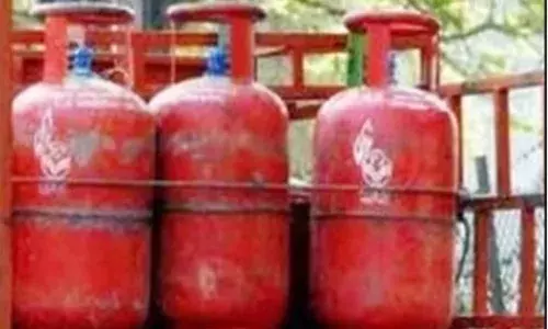 गैस सिलेंडर होगा 50 रुपए महंगा गैस सिलेंडर होगा 50 रुपए महंगा