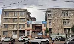 कॉलेज में एयरगन लेकर घुसी छात्रा ने जमकर मचाया हंगामा,   की तोड़फोड़