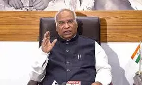 मोदी सरकार ने देश की स्वास्थ्य व्यवस्था को आईसीयू में पहुंचाया, खरगे का आरोप