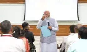 PM मोदी ने अपने आवास पर मुद्रा योजना के लाभार्थियों से की बात PM मोदी ने अपने आवास पर मुद्रा योजना के लाभार्थियों से की बात